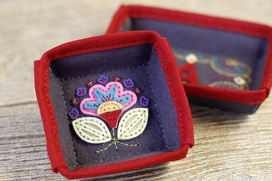 Papertrey Ink - Stitched Tray: Square Trim Die