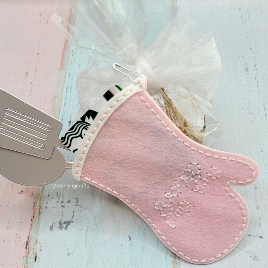 In Stitches: Oven Mitt Die