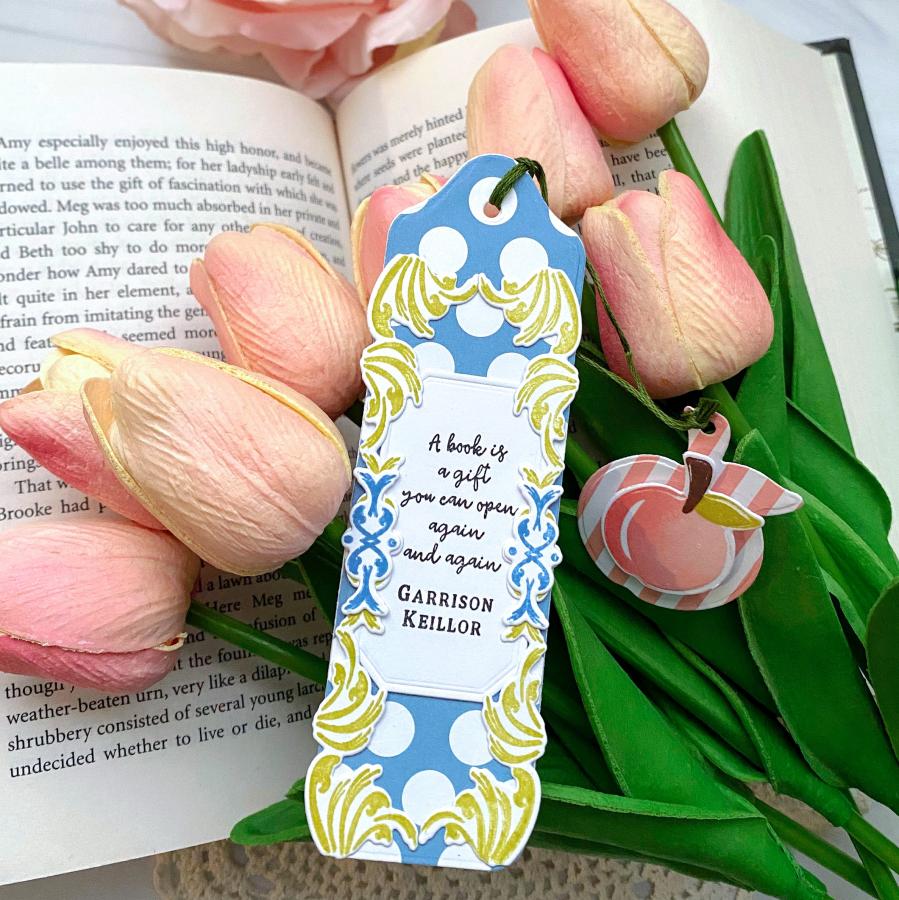 Go-To Gift Card Holder: Book Scrolls Die